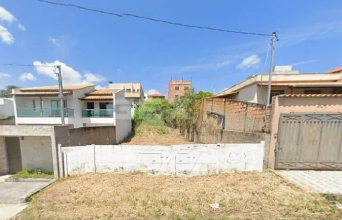 Terreno à Venda com 300m² no Bairro Santa Marta em Divinópolis MG.