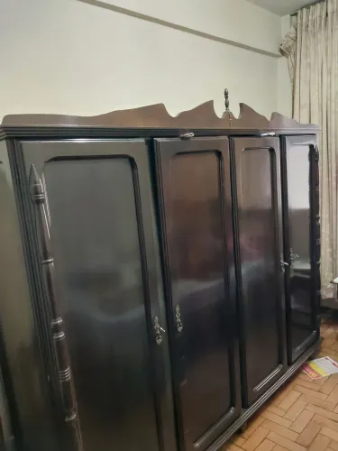 Vendo Guarda roupa madeira maciça somente para Uberlândia