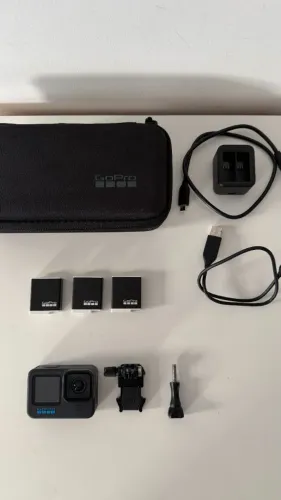 GoPro Hero 11 Black + acessórios - 3 baterias e carregador 
