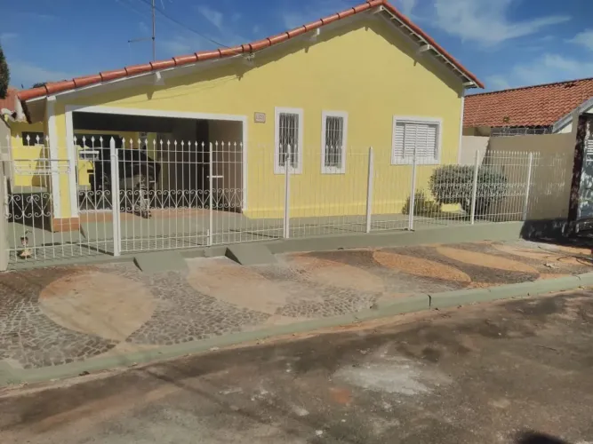 Casa para venda possui 150 metros quadrados com 3 quartos em Centro - Santa Fé do Sul - S