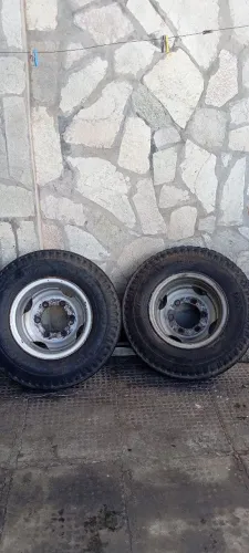 Pneu para caminhão Mercedes