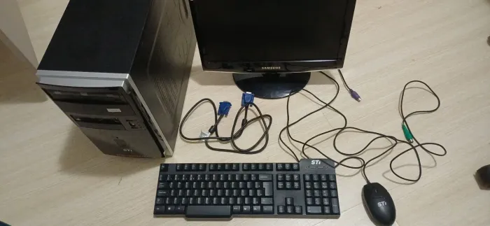 Vendo kit completo de computador antigo Semp Toshiba (modelo ES-1682)