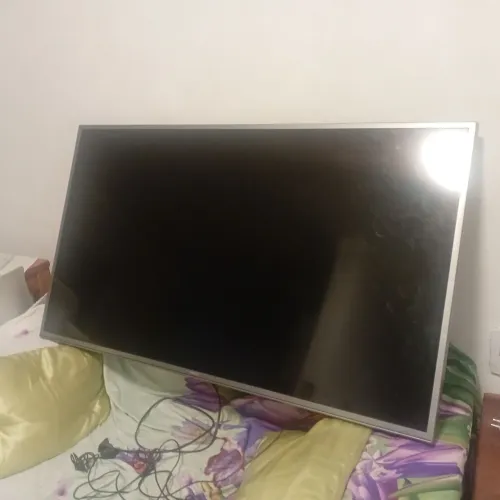 TV de 49 polegadas... vendo com defeito para retirar a peça
