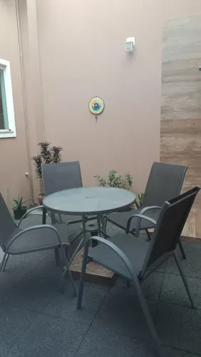 Jogo de Mesa com Cadeiras  