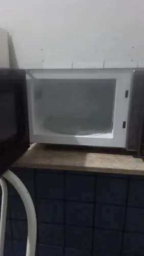 Microondas semi-novo em bom estado no precinho