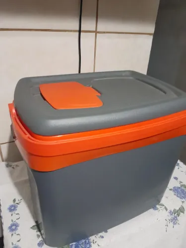 Cooler 32L praticamente nova