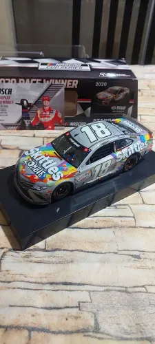 Miniatura Nascar Kyle Busch 