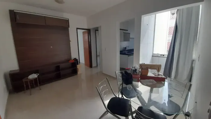 Alugo apto de 2/4 na Vicente Fialho