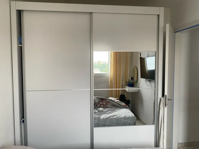 Vendo guarda-roupa leiam a descrição