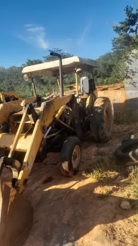 Trator pula pula Massey Ferguson 65R Carregadeira