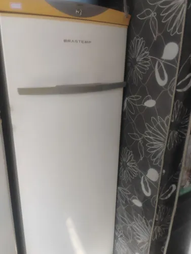 Vendo geladeira Brastemp 300 litros funcionando perfeitamente e super conservada 