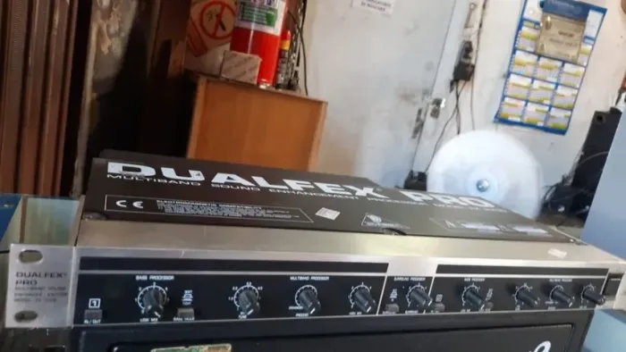 Processador Behringer Dualfex Pro ex 2200 bem conservado funcionando 100%