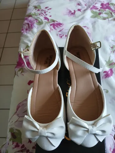 Sandália branca número 32 nova