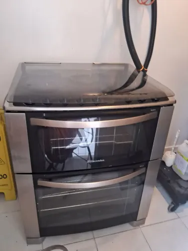 Fogão electrolux 5 bocas, forno duplo.