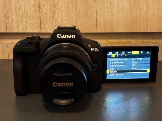 Câmera Canon EOS R50 Mirrorless Kit Lentes RF-S 18-45mm + 10-18mm