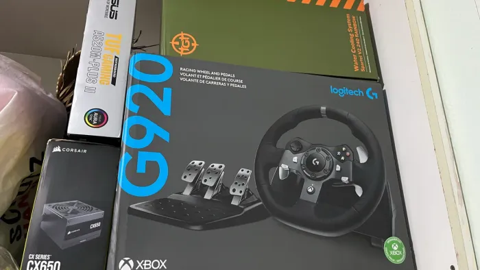 Volante Logitech G920 + caixa original compatível com Xbox one e Xbox séries X/S