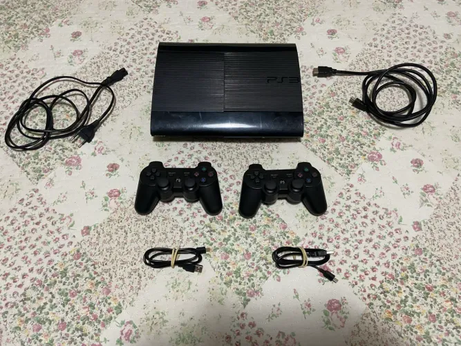 Playstation 3 Super Slim 500gb + 2 controles (Leia o Anuncio)