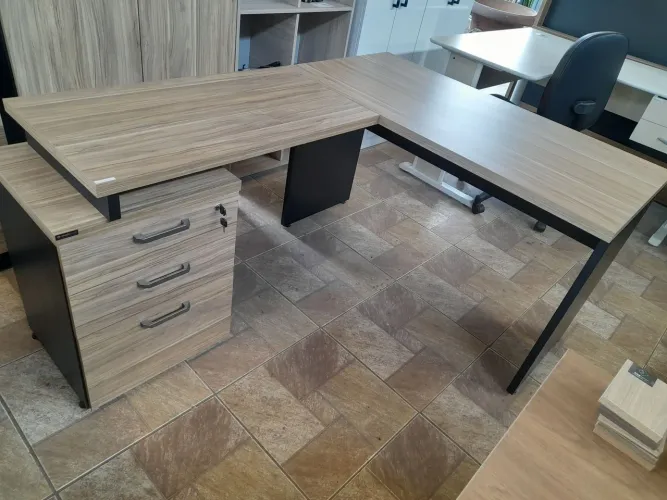 Mesa de canto em L - Nova