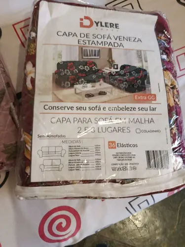 Vende se uma capa de sofá e um cobre leito