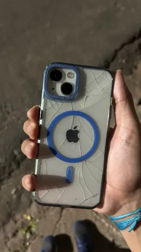 iPhone 13 quebrado