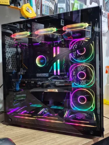 PC Gamer Ryzen 7 5700 16GB ddr4 NVME RX7600 8GB watercooler