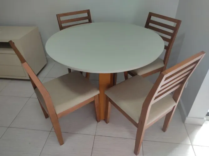 Mesa nova de madeira maciça 
