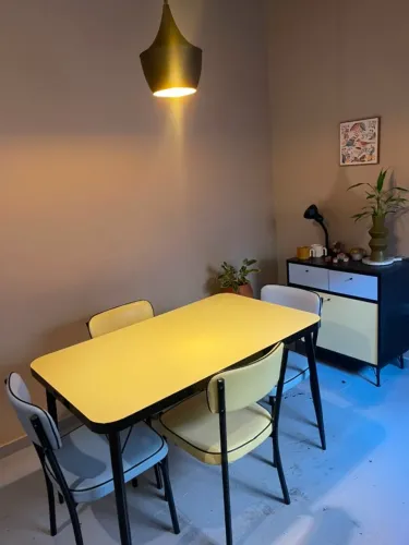 Conjunto mesa com cadeiras + buffet retrô