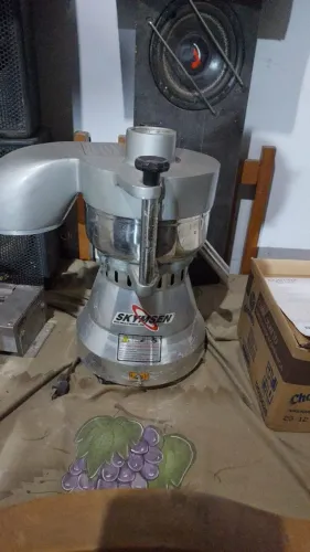 Centrífuga suco industrial valor 2600,00 ,cortador frios valor 5000.00