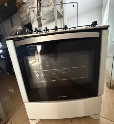 Fogão de 6 bocas Electrolux