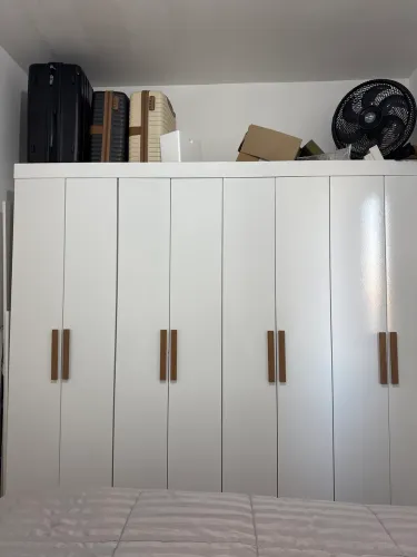 Vendo guarda-roupa 8 portas semi-novo