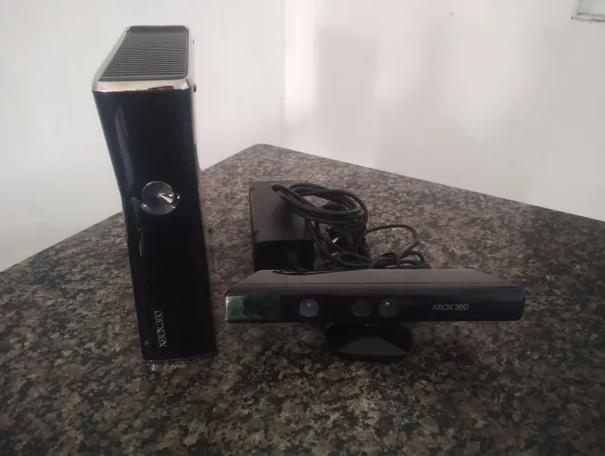 Xbox 360 slim com defeito