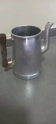 Bule grande de alumínio antigo 