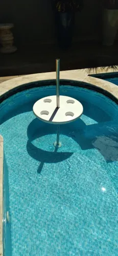 Mesa para piscina com tubo em aço inox seminova