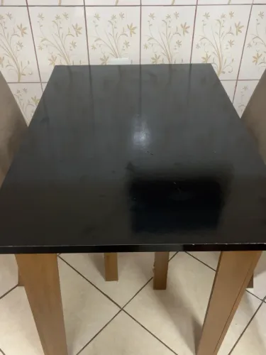Mesa com 2 cadeiras