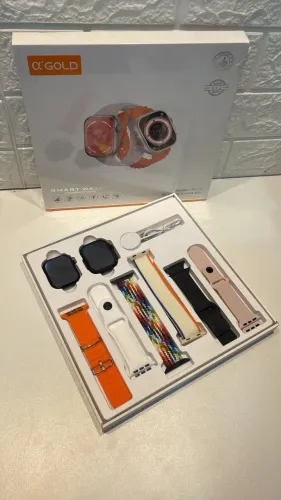 Kit de smartwatch acompanha dois relógios e seis pulseiras e carregador 