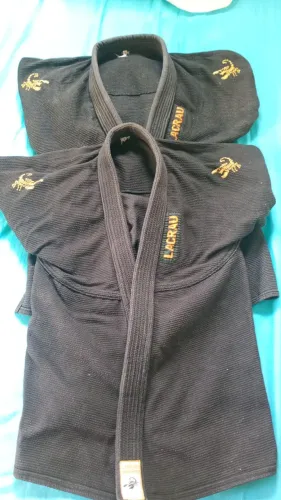 Kimonos Jiu-jitsu Lacrau com faixas azul