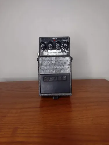 Pedal Boss RV3 - Reverb e Delay