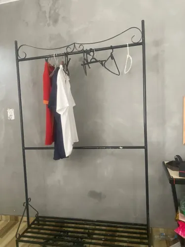 Arara dê roupa