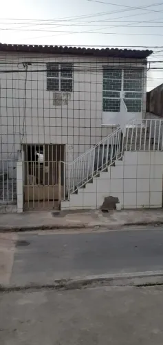 Alugo uma casa no Benedito Bentes 1 (perto da mix pão)