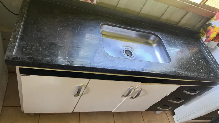 Vende-se balcão e pia completo