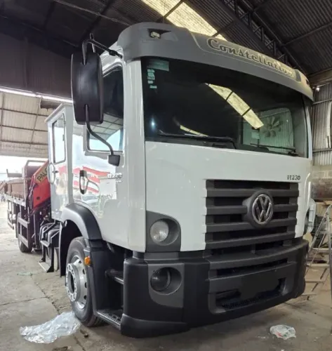 VENDE-SE VW 17.230 - GUINDASTE MUNCK ANO 2018 | 4x2