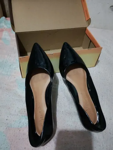 Sapato com salto pequeno Preto Tam. 36 Feminino