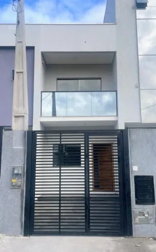 Sobrado para Venda em Camboriú, Lídia Duarte, 2 dormitórios, 2 suítes, 3 banheiros, 1 vaga