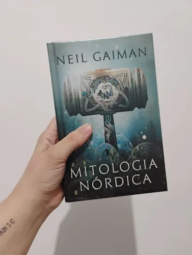 Livro Mitologia Nórdica Neil Gaiman capa dura seminovo