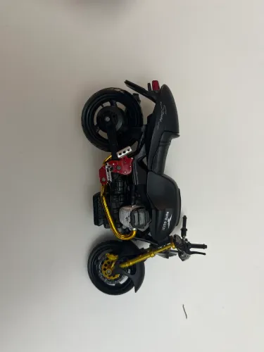 ? Miniatura Moto Guzzi Scura Colecionável