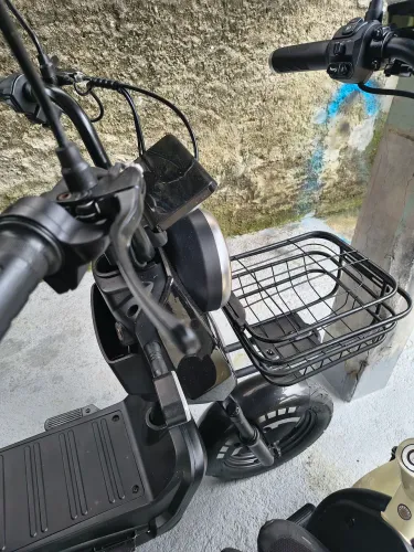 Vendo scooter elétrica semi nova