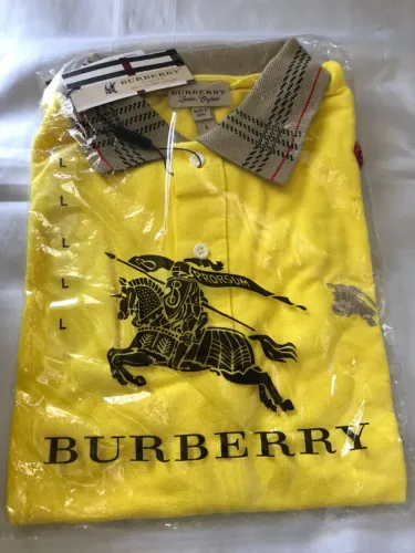 Camisa burberry gola xadrez 
