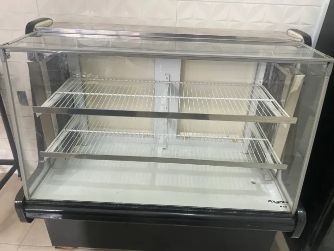 Freezer expositor de bebidas e frios