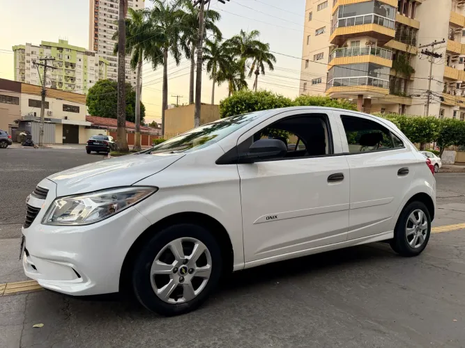 Chevrolet Onix JOY Hatch 1.0 8V Flex Mec. 4P 2018