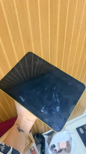 iPad 11 Geração - Amarelo